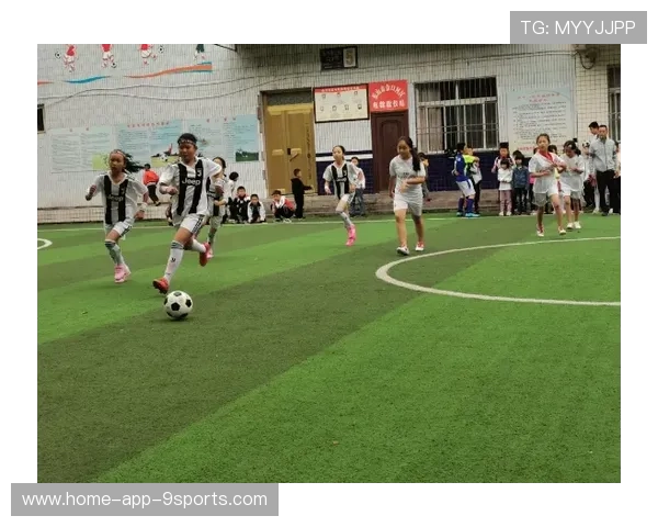 “校园足球特色课程丰富多样，激发青少年运动热情”，足球特色校园文化活动