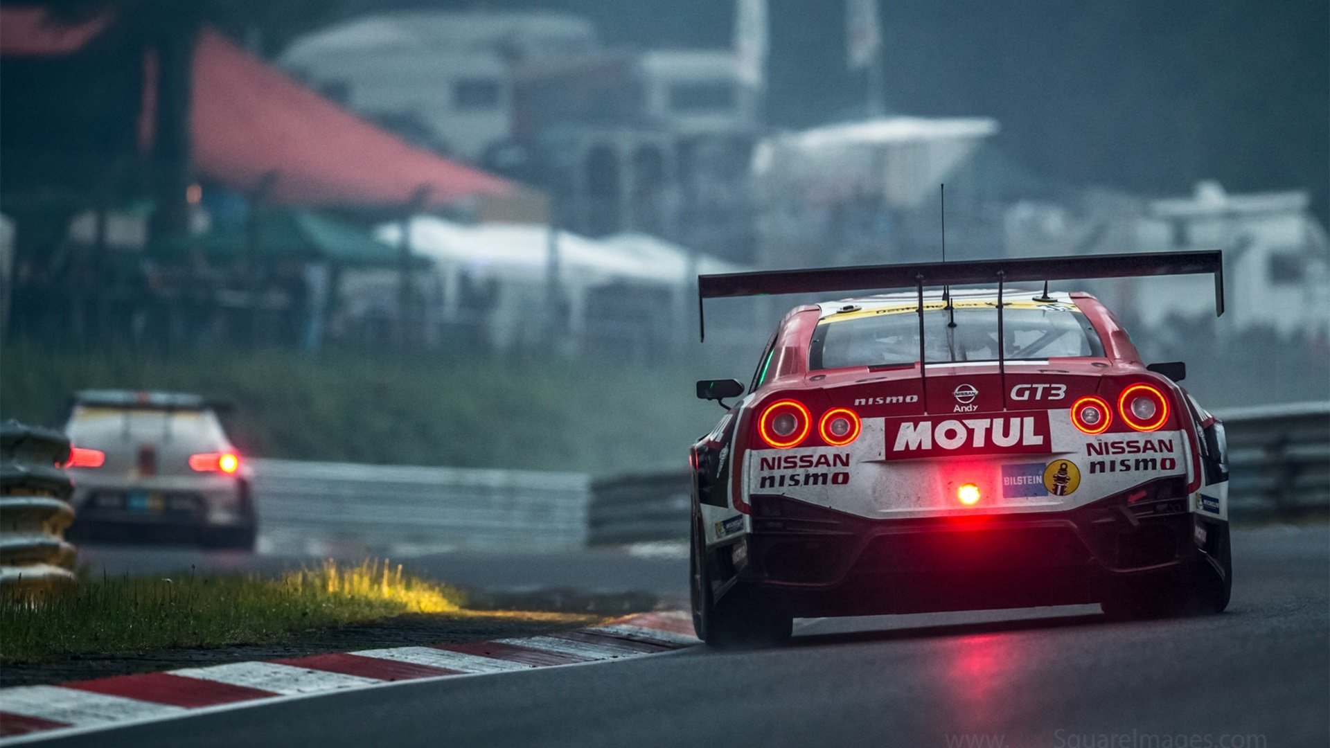 观众安全疏散系统接入赛事指挥平台统一调度,观众厅内疏散走道的净宽度应按每百人