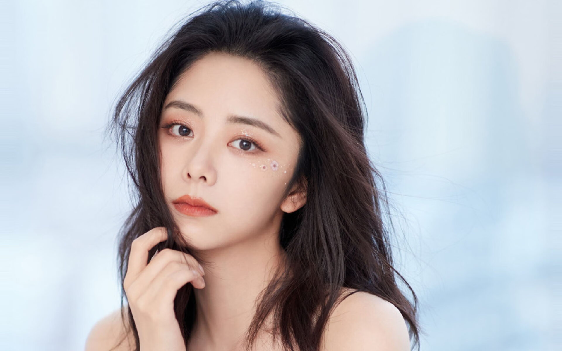 足球赛场团队配合更加默契，足球的团队配合