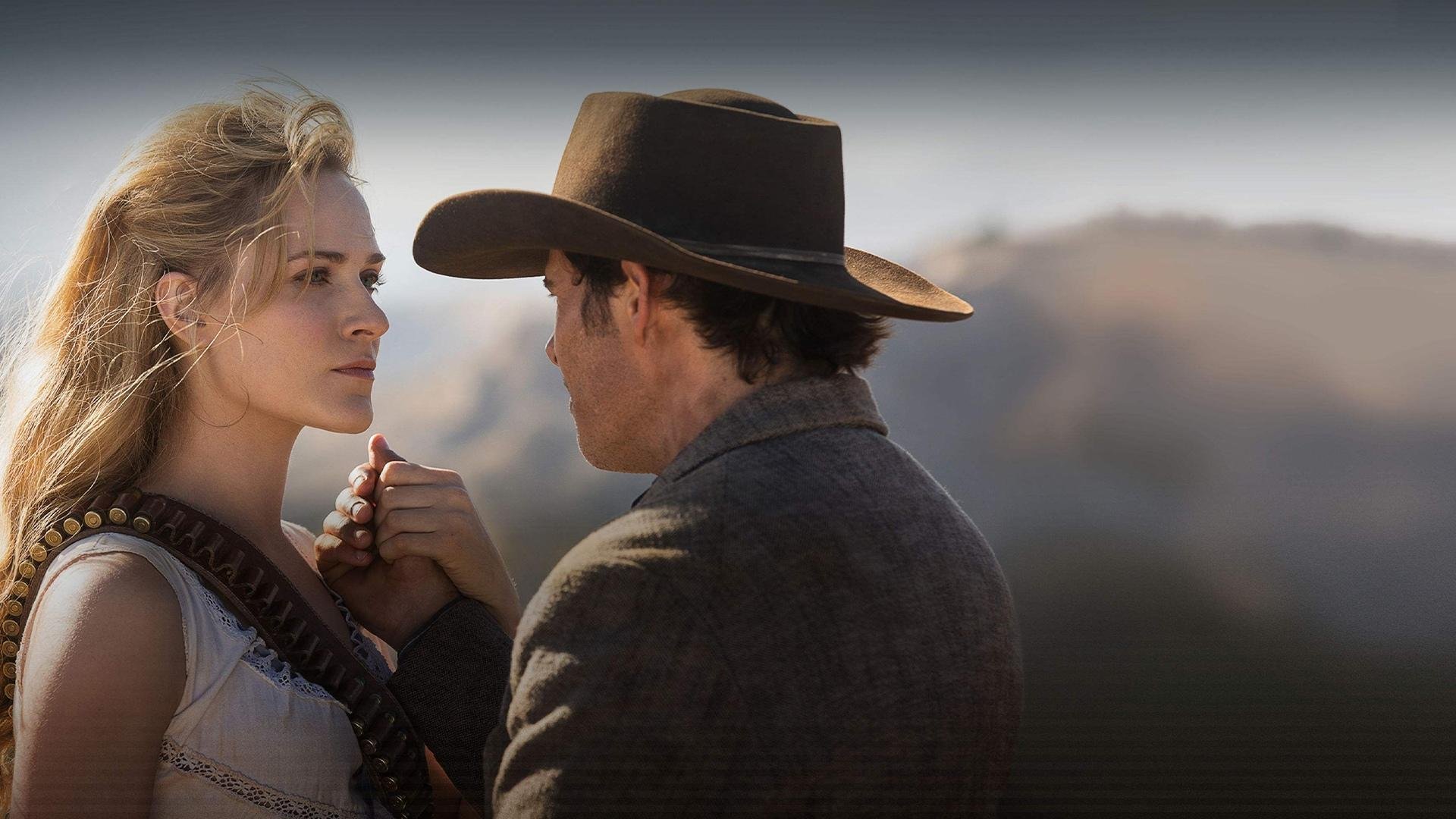 足球赛场团队配合更加默契，足球的团队配合