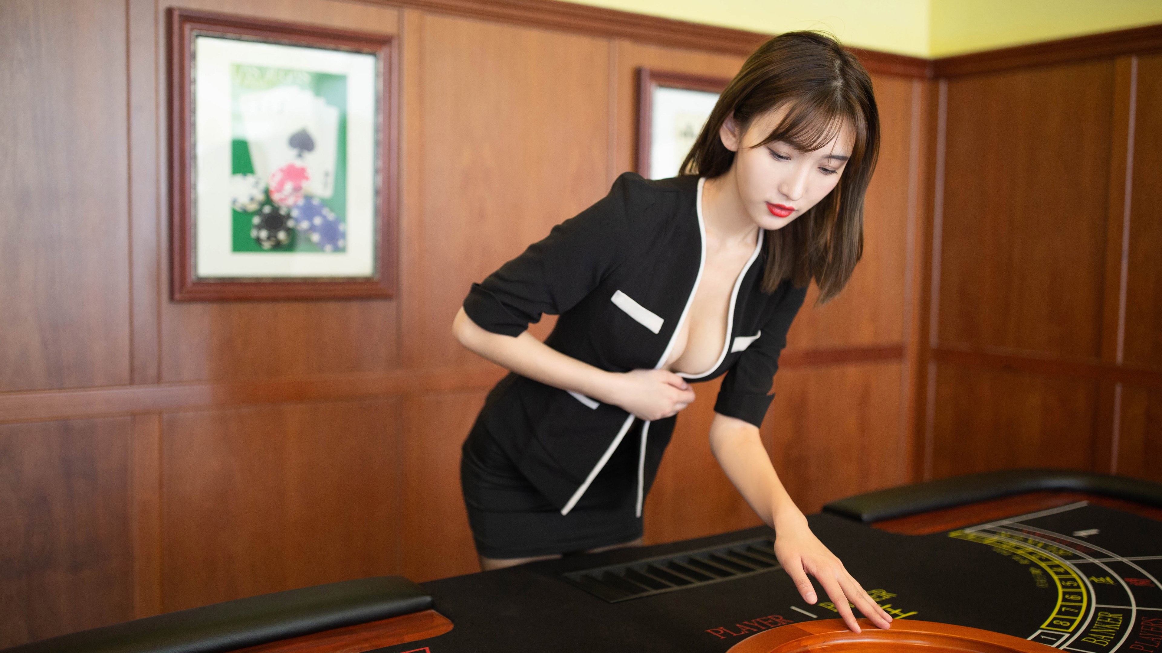 法国混合接力突破自我刷新纪录，法国混双女选手是谁