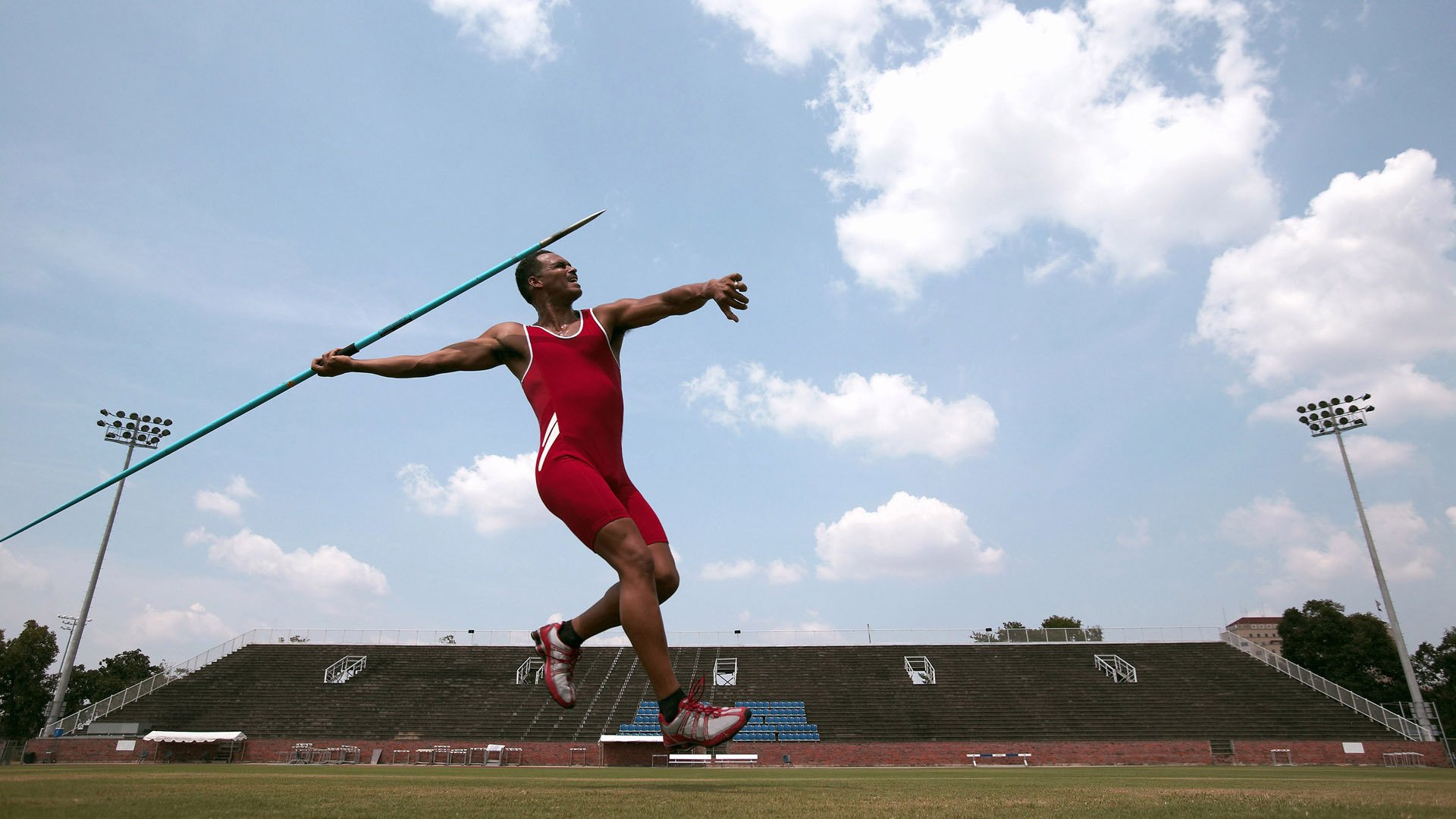 九游9游-澳洲队泳姿优雅，技术细腻引发关注，澳洲泳坛少女惊艳